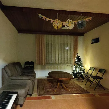 Hébergement de vacances Detached Vacation For 12 Guests, Natural Garden