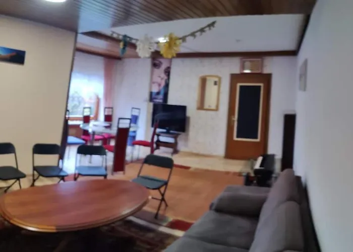 Hébergement de vacances Detached Vacation For 12 Guests, Natural Garden *