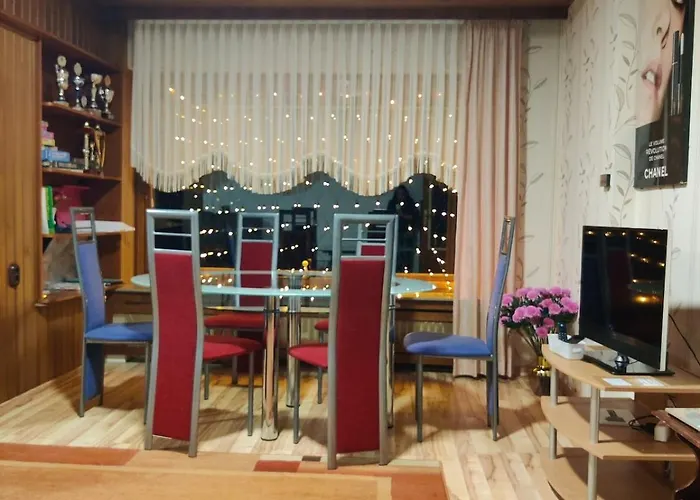 בית נופש Detached Vacation For 12 Guests, Natural Garden דילנבורג